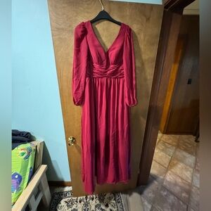 Selling this burgundy dress bc it didn’t fit right. Comes with the bag and tag.